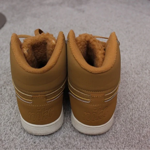 LAST CHANCE Women’s Nike Ebernon Mid SE in Wheat - Picture 6 of 8